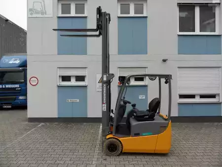 Elektryczne 3-kołowe 2020  Jungheinrich EFG 115 - unter 2 Meter Bauhöhe - Freihub (5)