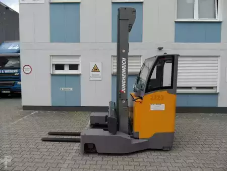 Retratil de 4 vias 2018  Jungheinrich ETV Q25 - wenig Stunden - Halbkabine- Mehrwege (2)