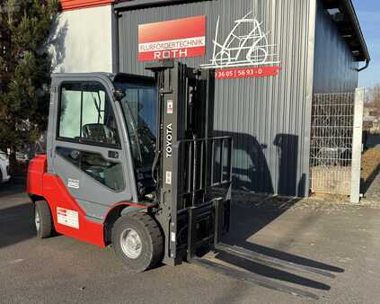 Diesel truck 2018  Toyota 02-8 FDF25 (1)