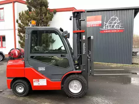 Treibgasstapler 2019  Toyota 02-8 FGJF35 (1)