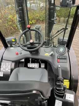 Carrelli elevatori diesel 2023  Manitou MC25-4D (5)