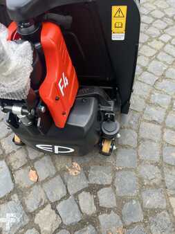 Lavansiirtovaunu 2026  EP Equipment F4 mit Stützrädern (2)