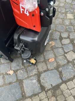 Lavansiirtovaunu 2026  EP Equipment F4 mit Stützrädern (4)