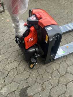 Lavansiirtovaunu 2026  EP Equipment F4 mit Stützrädern (5)