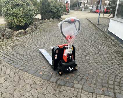 Lavansiirtovaunu 2026  EP Equipment F4 mit Stützrädern (7)