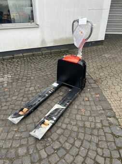 Lavansiirtovaunu 2026  EP Equipment F4 mit Stützrädern (8)