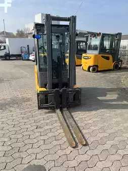 3-wiel elektrische heftrucks 2017  Jung EFG 213 (5)