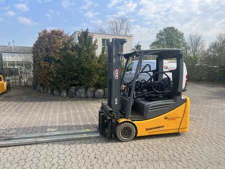 Eléctrica de 3 ruedas 2018  Jungheinrich EFG 216 (2)