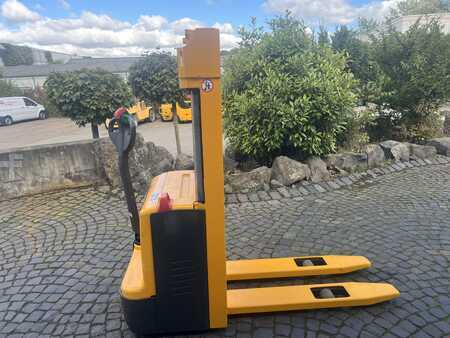 Stoccatori 2009  Jungheinrich EJC 112 (4)