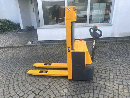 Stoccatori 2009  Jungheinrich EJC 112 (5)