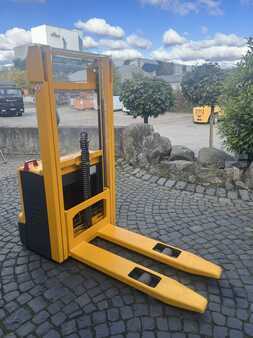 Stoccatori 2009  Jungheinrich EJC 112 (6)