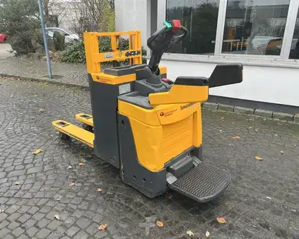 Hochhubwagen 2015  Jungheinrich ED 220 (1)