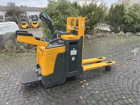 Hochhubwagen 2015  Jungheinrich ED 220 (2)
