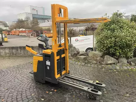 Hochhubwagen 2015  Jungheinrich ED 220 (5)