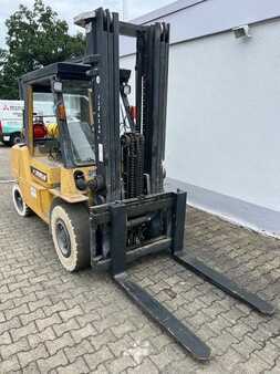 Empilhador a gás 2004  CAT Lift Trucks GP 50 K (2)