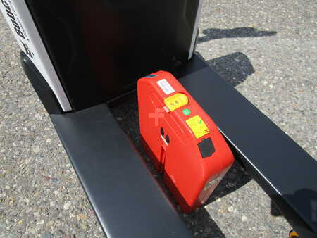 Transpaleta eléctrica 2024  Bobcat LPM20N GL=915mm (10)
