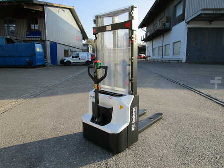 Apilador eléctrico 2025  Bobcat LSM12N-7 (1)