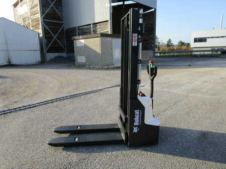 Apilador eléctrico 2025  Bobcat LSM12N-7 (2)
