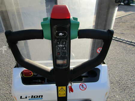 Apilador eléctrico 2025  Bobcat LSM12N-7 (6)