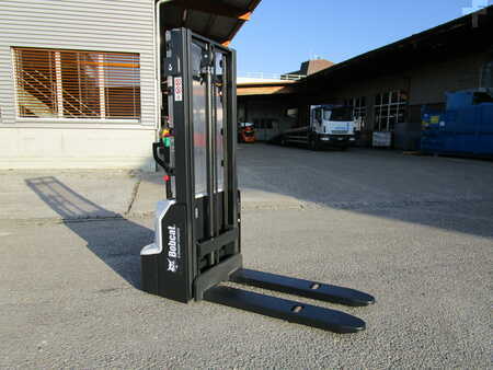 Apilador eléctrico 2025  Bobcat LSM12N-7 (8)