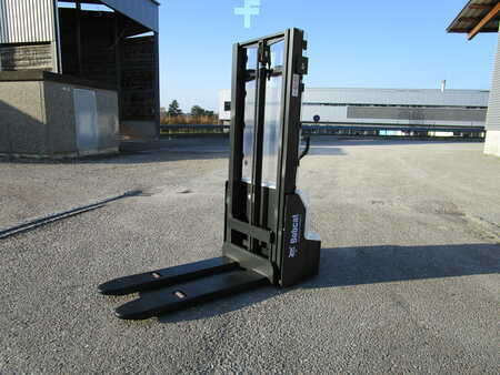 Apilador eléctrico 2025  Bobcat LSM12N-7 (1)