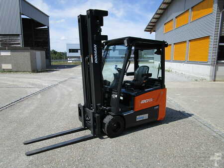 Chariot 3 roues électrique 2023  Doosan B20T-7 (1)