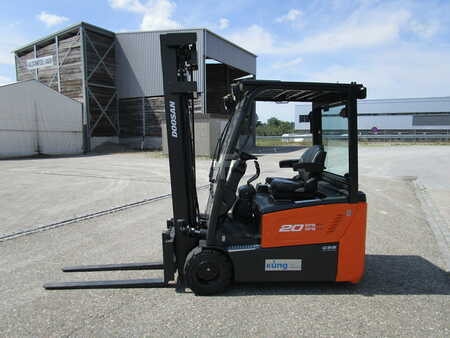 Chariot 3 roues électrique 2023  Doosan B20T-7 (2)