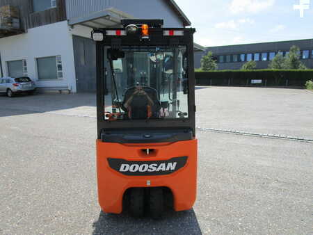 Chariot 3 roues électrique 2023  Doosan B20T-7 (3)