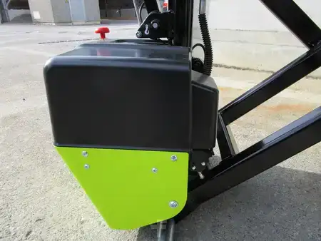 Villás emelőkocsi 2026  Pramac HX10E (4)