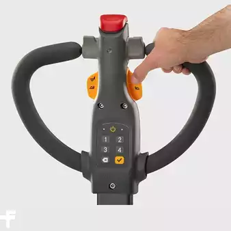 Transpaleta eléctrica 2025  Crown WJ50 1.5 (3)
