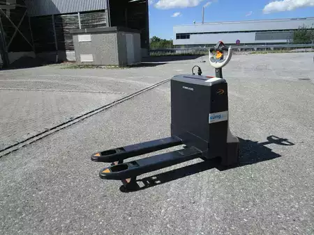 Transpalettes électriques 2026  Crown WP 3210-1.6 GL=1'000 / Nassbatterie (1)