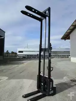 Stacker pedestre 2026  Bobcat LSM12N-7i (9)