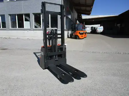 Apilador eléctrico 2026  Noblelift SWB-130D (5)