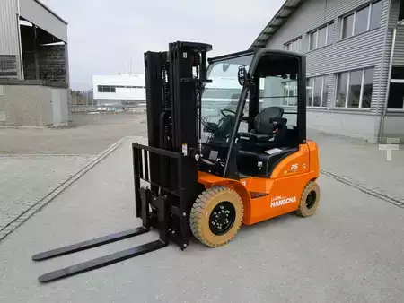 Eléctrica de 4 ruedas 2026  HC (Hangcha) XE-Serie (CPD25-XEY2HA-SI) (1)
