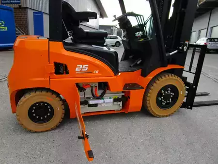 Eléctrica de 4 ruedas 2026  HC (Hangcha) XE-Serie (CPD25-XEY2HA-SI) (4)