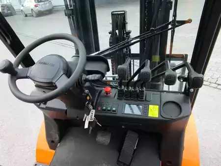 Eléctrica de 4 ruedas 2026  HC (Hangcha) XE-Serie (CPD25-XEY2HA-SI) (5)