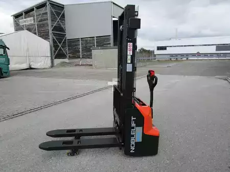 Apilador eléctrico 2026  Noblelift SWB-130D (2)