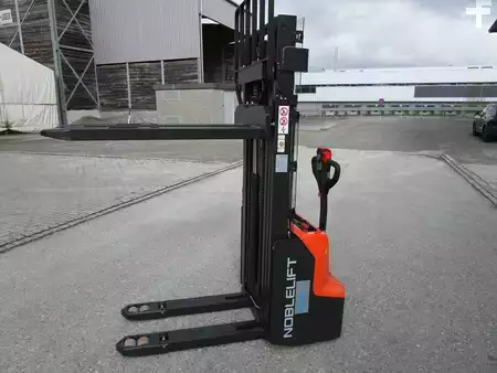Apilador eléctrico 2026  Noblelift SWB-130D (6)