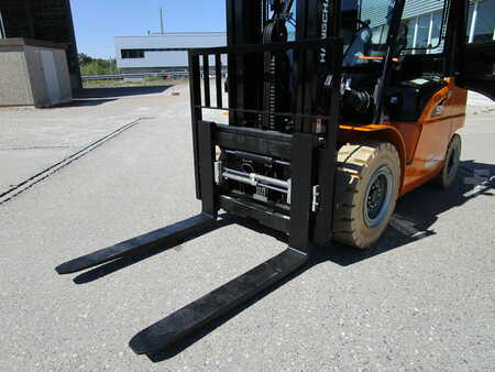 Sähkö - 4 pyör 2025  HC (Hangcha) CPD50-XEXY2-SI (XE-Serie, mini) (13)