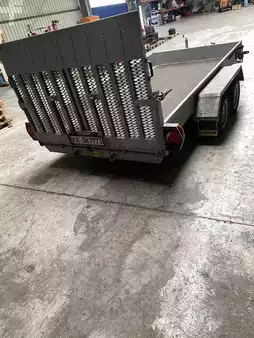 Elektro 4 Rad 2019  HUBTEX Senkomat (1)