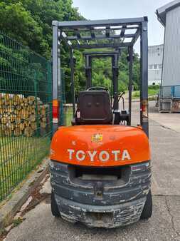 Chariots élévateurs diesel 1999  Toyota 02-6 FDF15 (8)