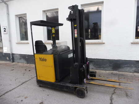 Chariots à mât rétractable 1999 Deca MR14 (2)