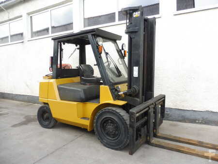 Chariots élévateurs GPL 2002 CAT Lift Trucks GP40K (1)