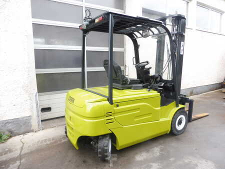 Chariots électriques à 4 roues 2010 Clark GEX30 (2)