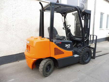 Chariots élévateurs diesel 2017 Doosan D30S-5 (2)