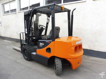 Chariots élévateurs diesel 2017 Doosan D30S-5 (4)