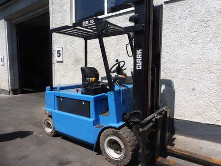 Chariots électriques à 4 roues 2001 Clark CEM35 (1)