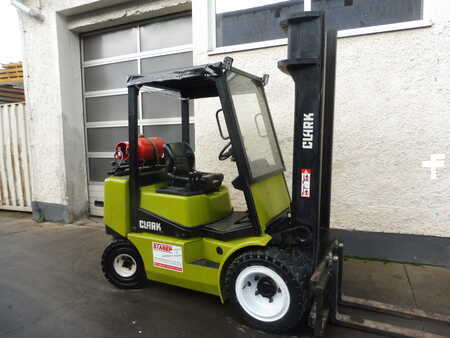 Gasoltruck 2001 Clark CGP25 (1)