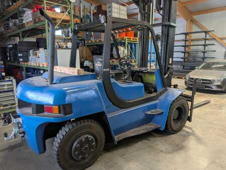 Carretilla elevadora diésel 2005 Clark CMP60D (1)