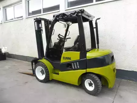 Dieselstapler 2012 Clark C30D (2)